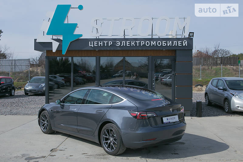 Седан Tesla Model 3 2018 в Харкові