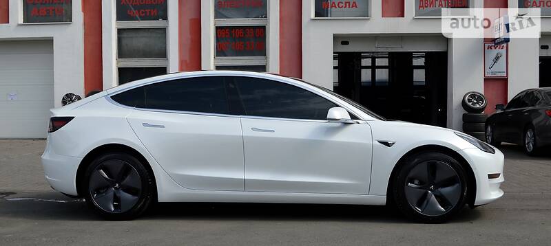 Седан Tesla Model 3 2019 в Одесі
