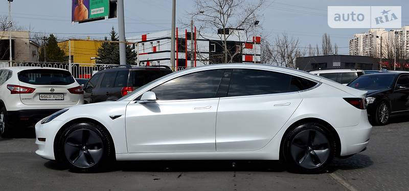 Седан Tesla Model 3 2019 в Одесі