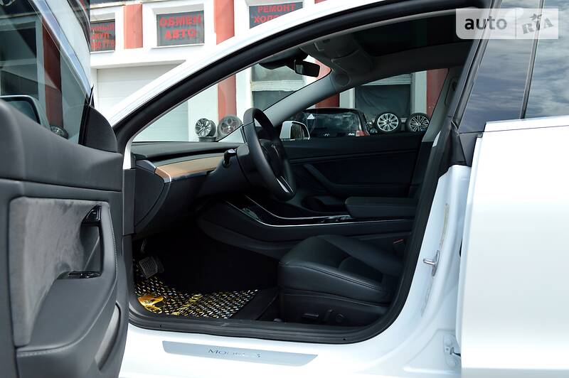 Седан Tesla Model 3 2019 в Одесі