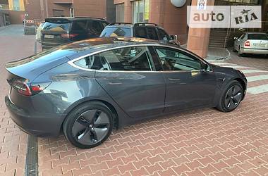 Седан Tesla Model 3 2018 в Киеве