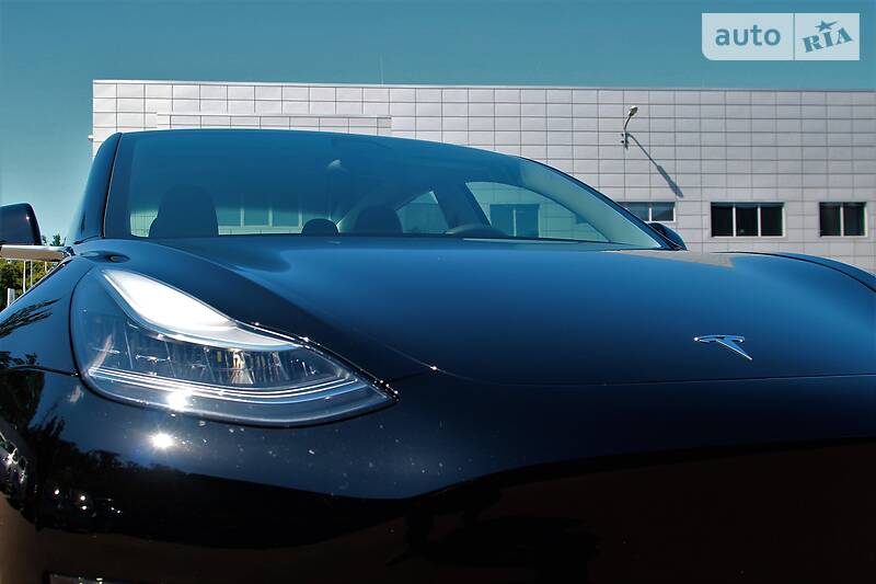 Седан Tesla Model 3 2019 в Києві