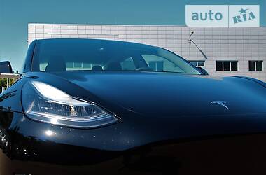 Седан Tesla Model 3 2019 в 