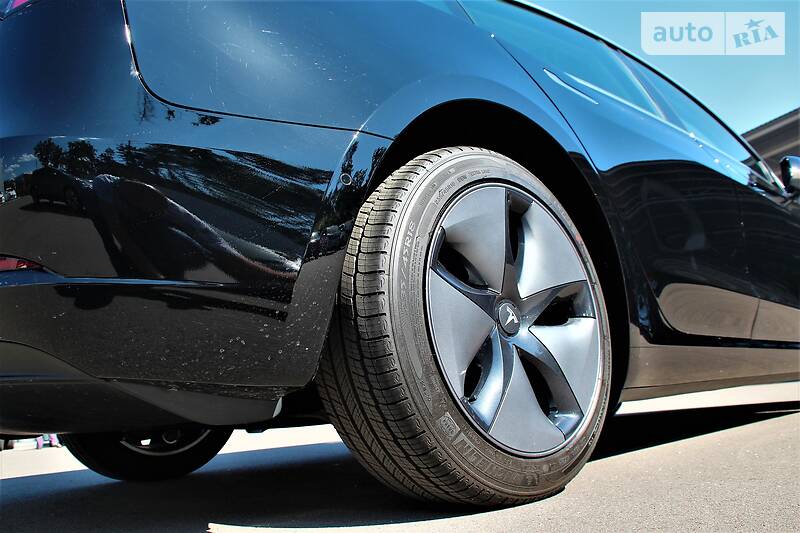 Седан Tesla Model 3 2019 в Києві