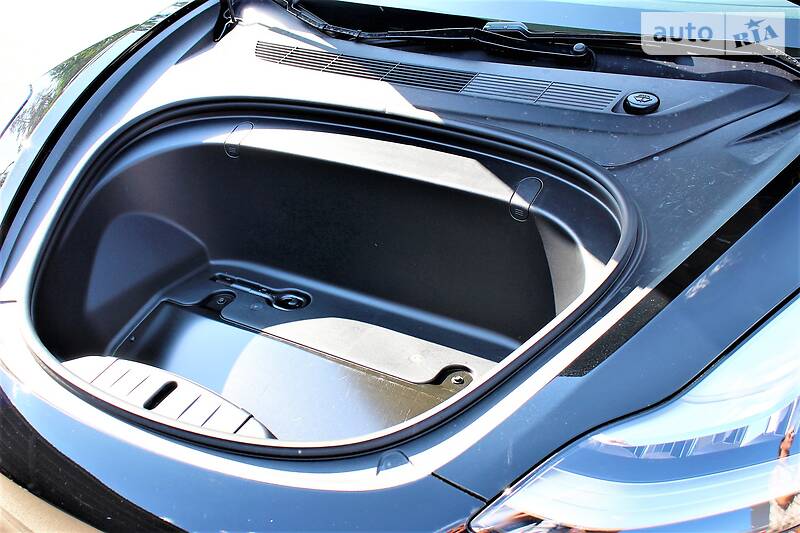 Седан Tesla Model 3 2019 в Києві