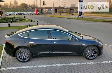 Седан Tesla Model 3 2019 в Киеве