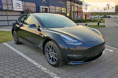 Седан Tesla Model 3 2019 в Киеве