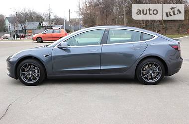 Седан Tesla Model 3 2018 в 
