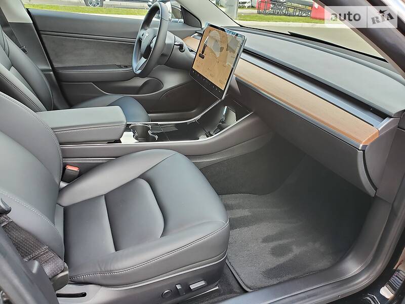 Седан Tesla Model 3 2019 в Києві