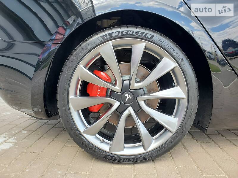 Седан Tesla Model 3 2019 в Києві