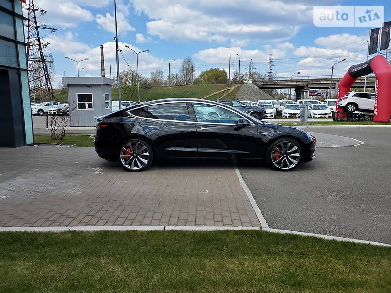 Седан Tesla Model 3 2019 в Києві