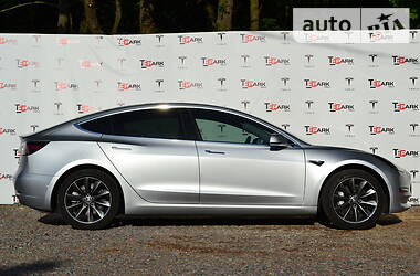 Лифтбек Tesla Model 3 2018 в Киеве