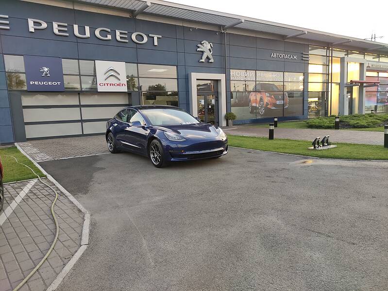 Седан Tesla Model 3 2019 в Києві