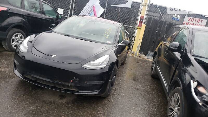 Седан Tesla Model 3 2019 в Киеве