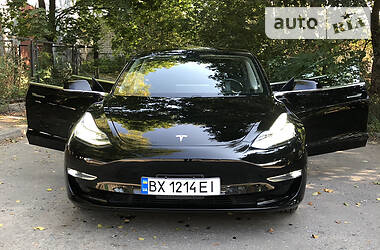 Седан Tesla Model 3 2019 в Хмельницком