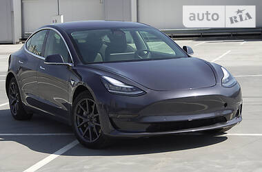 Седан Tesla Model 3 2019 в Киеве