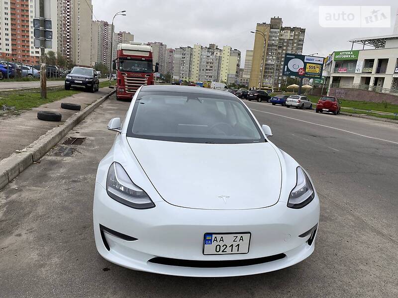 Седан Tesla Model 3 2020 в 