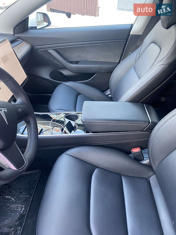 Седан Tesla Model 3 2019 в Киеве