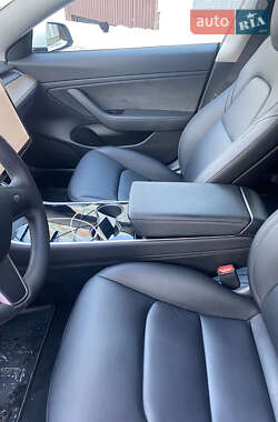Седан Tesla Model 3 2019 в 