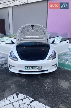 Седан Tesla Model 3 2019 в Киеве