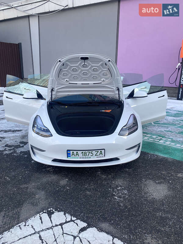 Седан Tesla Model 3 2019 в Киеве