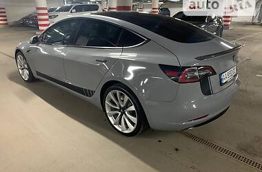 Седан Tesla Model 3 2018 в Киеве