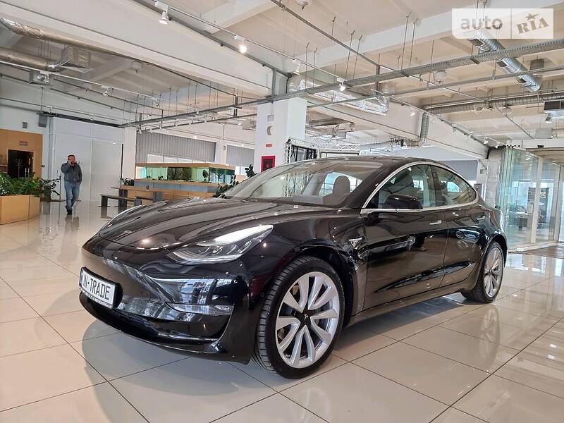 Седан Tesla Model 3 2019 в Киеве