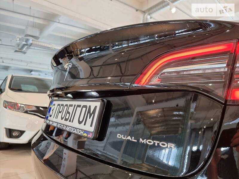 Седан Tesla Model 3 2019 в Киеве