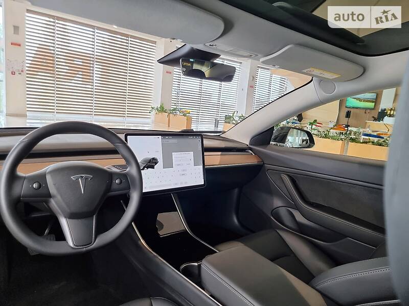 Седан Tesla Model 3 2019 в Киеве