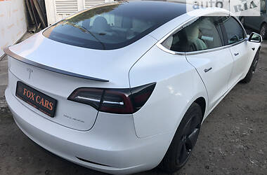 Седан Tesla Model 3 2019 в 