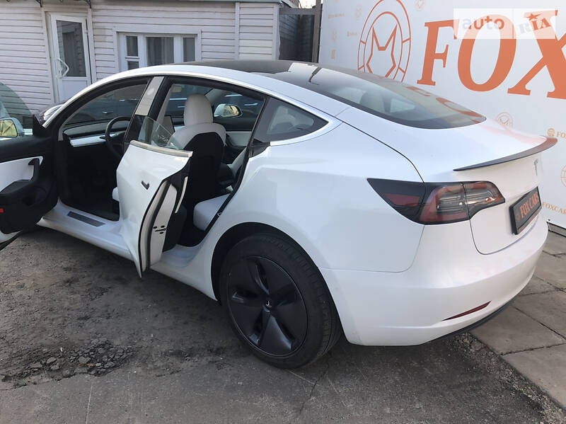 Седан Tesla Model 3 2019 в Києві