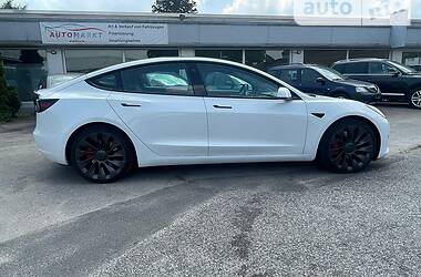 Седан Tesla Model 3 2021 в Киеве