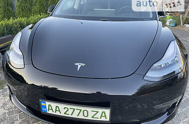 Седан Tesla Model 3 2019 в 