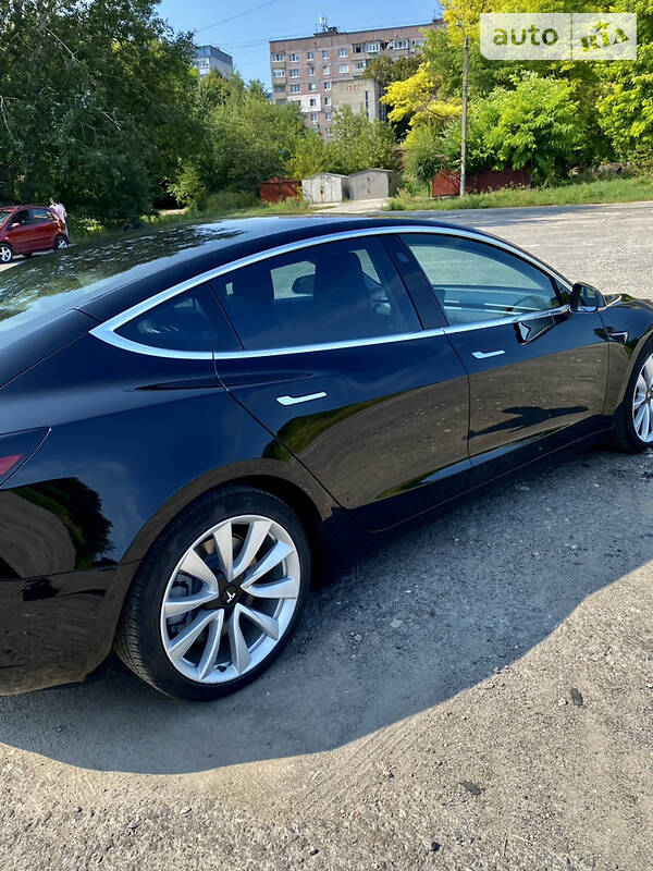 Седан Tesla Model 3 2018 в Дніпрі