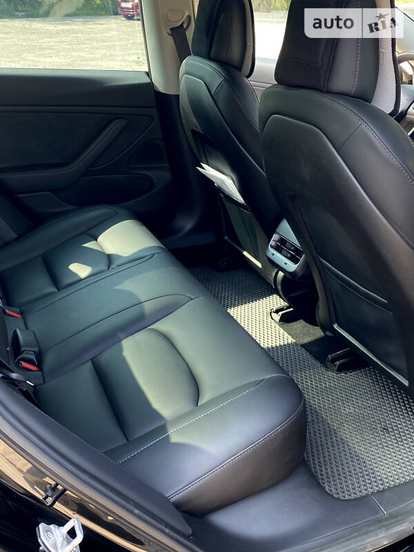 Седан Tesla Model 3 2018 в Дніпрі