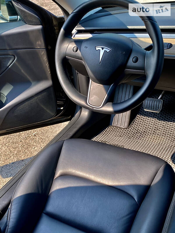 Седан Tesla Model 3 2018 в Дніпрі
