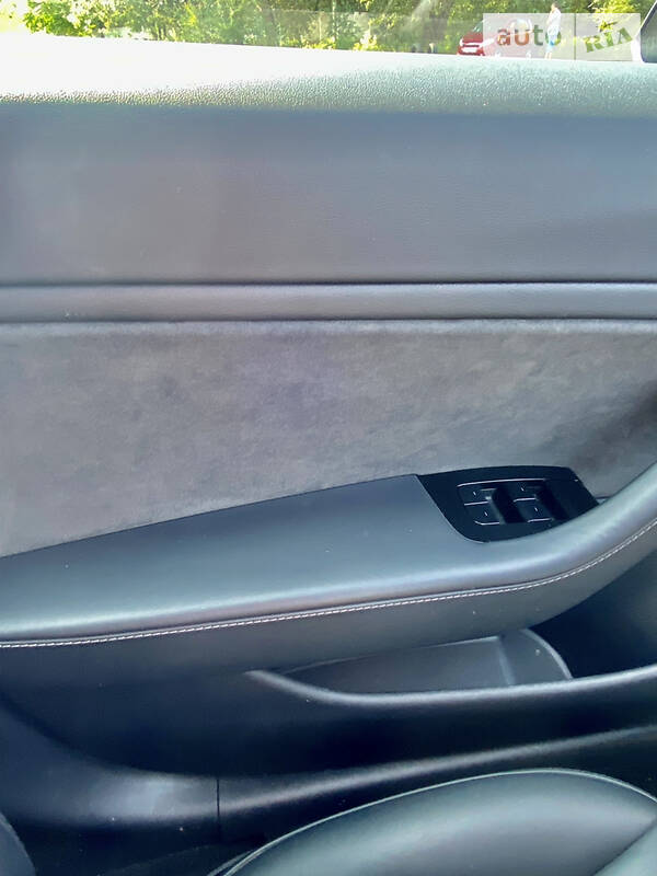 Седан Tesla Model 3 2018 в Дніпрі
