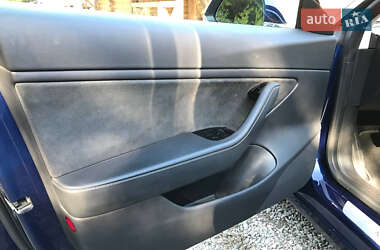 Седан Tesla Model 3 2019 в Черноморске