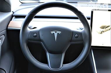 Хэтчбек Tesla Model 3 2019 в Киеве