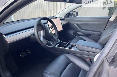 Седан Tesla Model 3 2019 в Києві