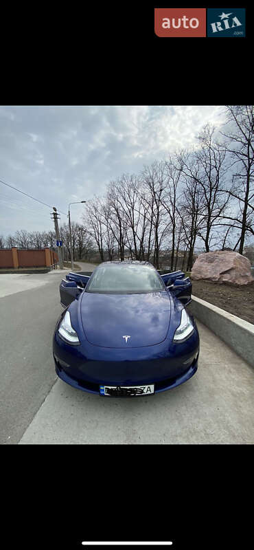 Седан Tesla Model 3 2019 в Сумах