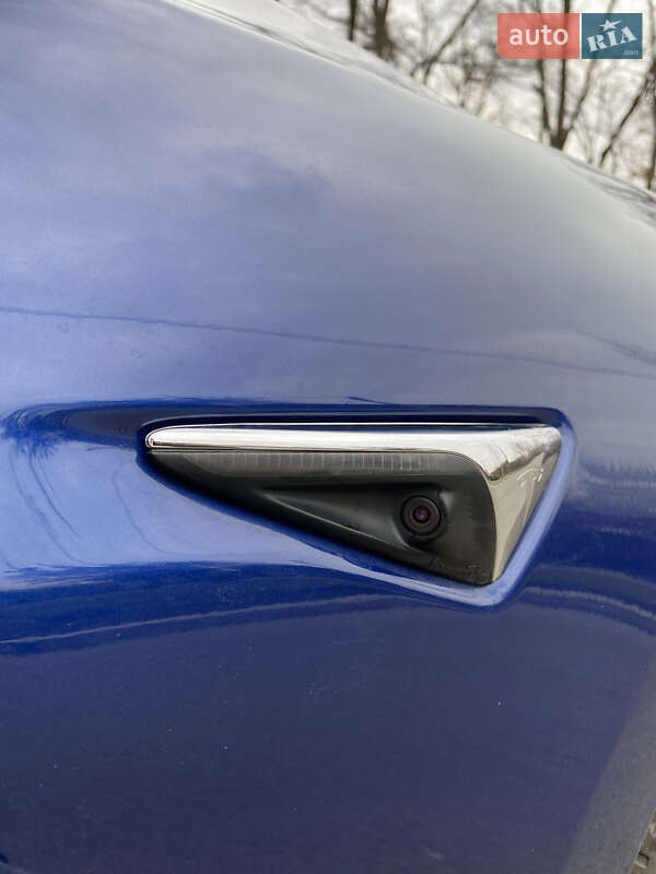 Седан Tesla Model 3 2019 в Сумах