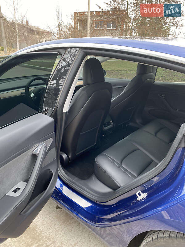 Седан Tesla Model 3 2019 в Сумах