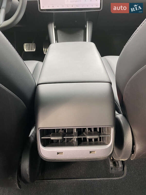 Седан Tesla Model 3 2019 в Сумах