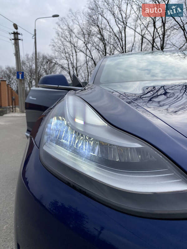 Седан Tesla Model 3 2019 в Сумах