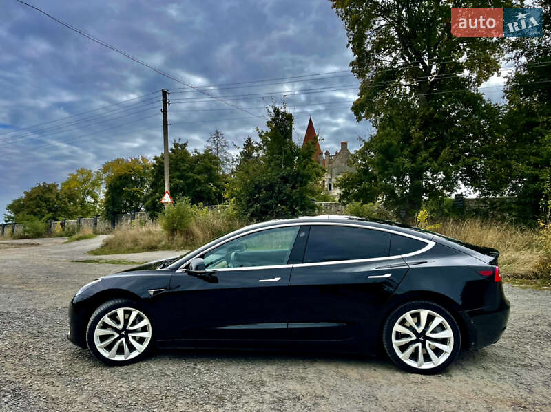 Седан Tesla Model 3 2019 в Тернополе