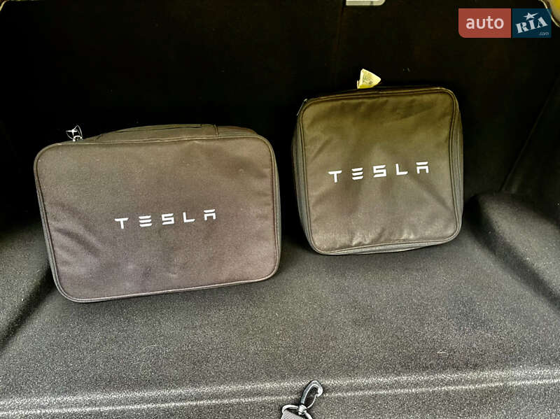 Седан Tesla Model 3 2019 в Тернополе