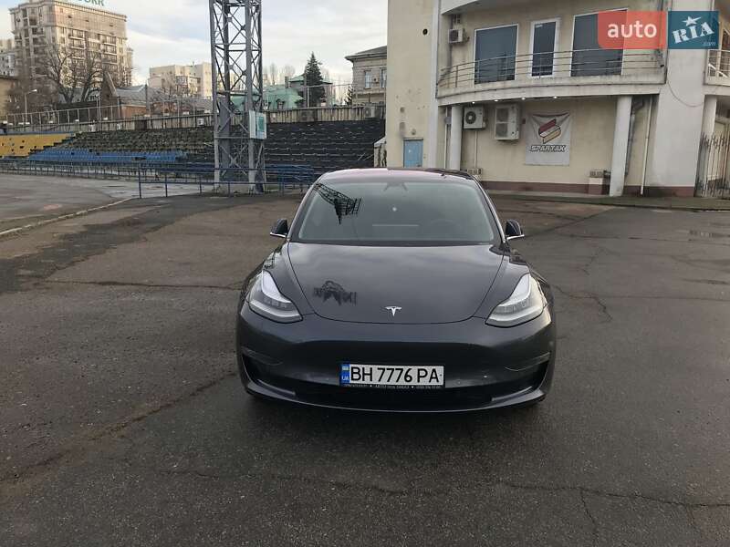 Седан Tesla Model 3 2018 в Одесі
