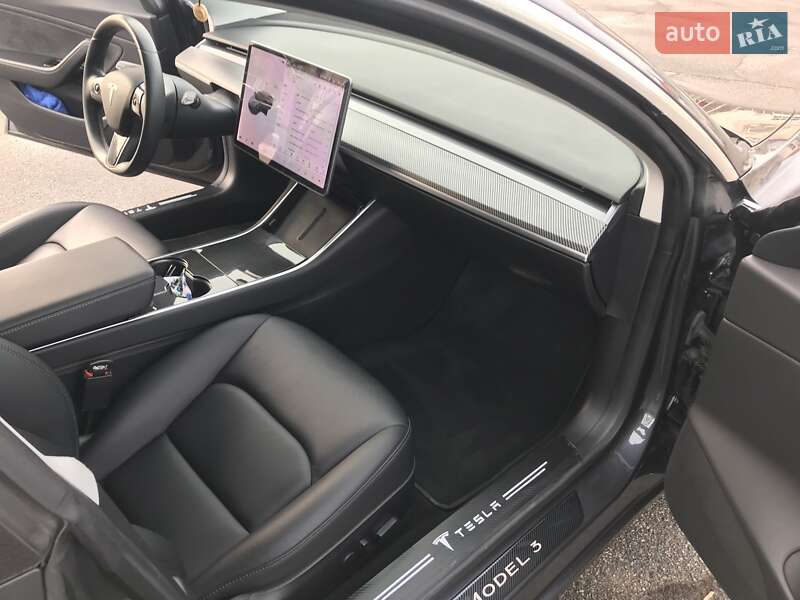 Седан Tesla Model 3 2018 в Одесі