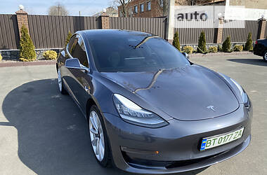 Седан Tesla Model 3 2019 в Благовіщенську